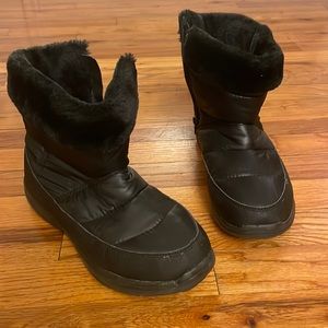 Black short winter boot size 9